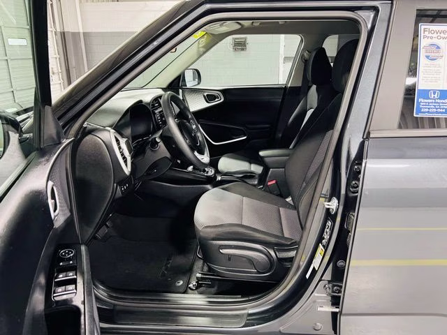 2025 Gravity Gray Kia Soul LX FWD Hatchback