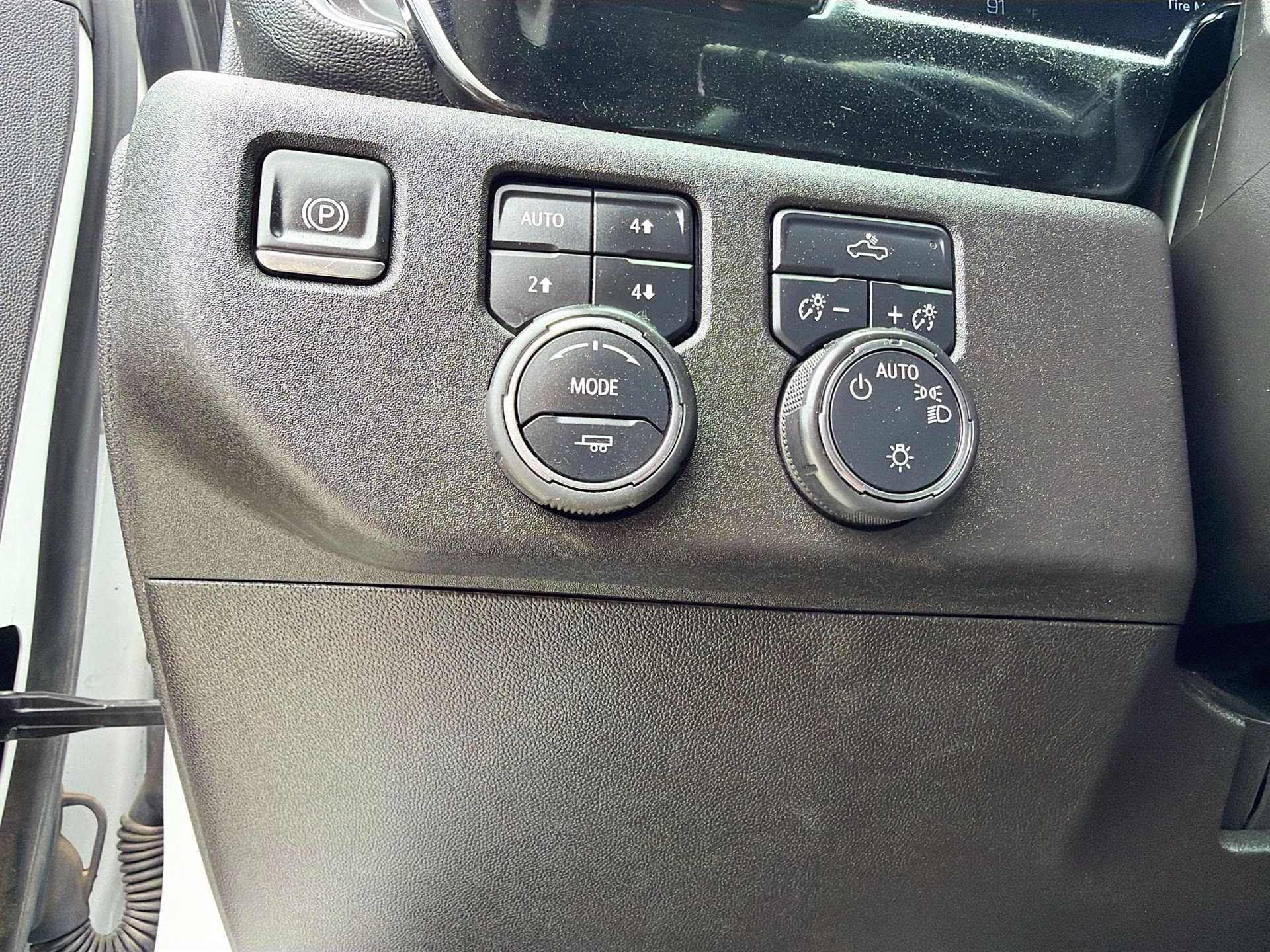 2025 Summit White Chevrolet Silverado 1500 LT 4X4 Truck