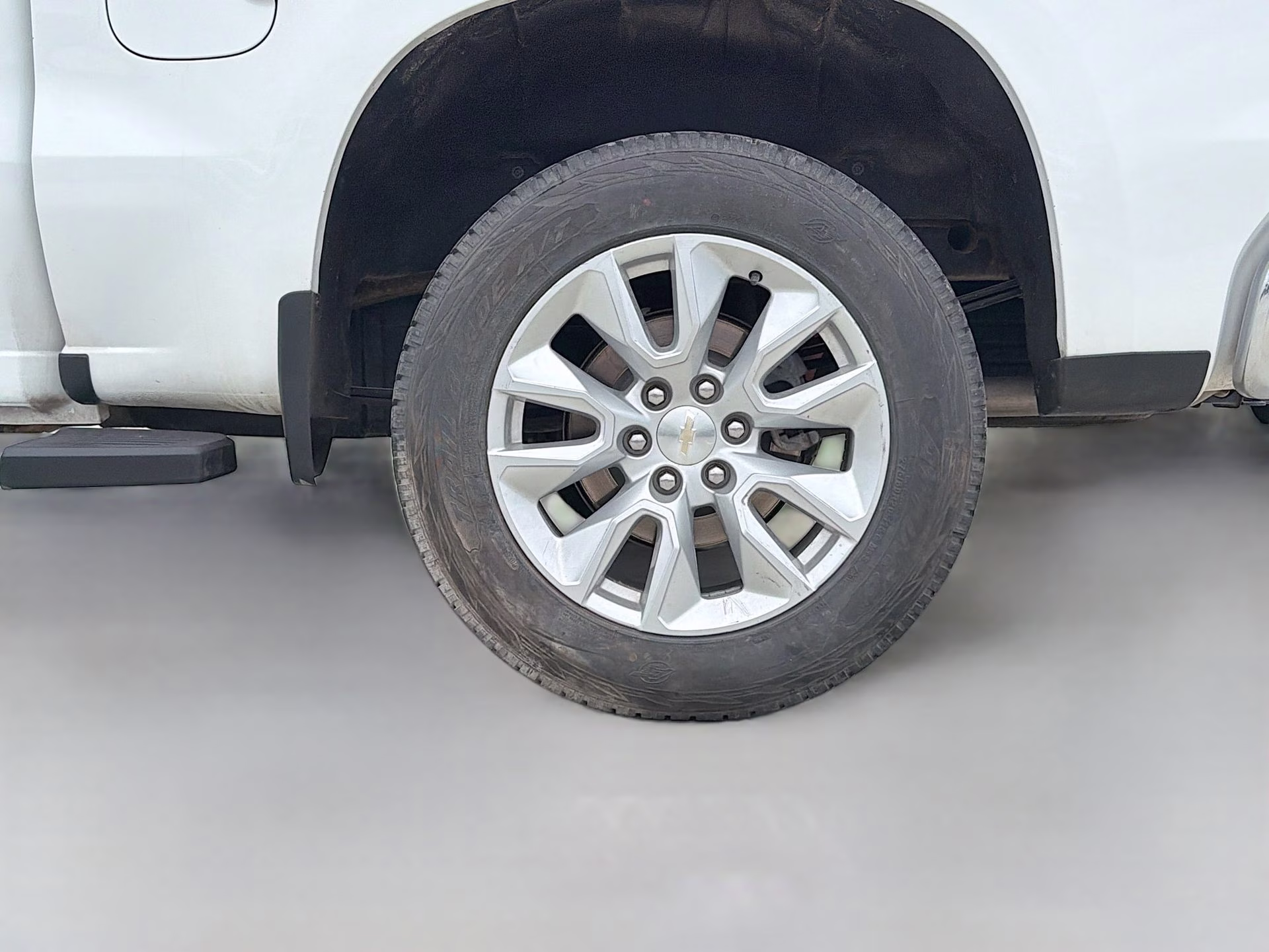 2025 Summit White Chevrolet Silverado 1500 LT 4X4 Truck