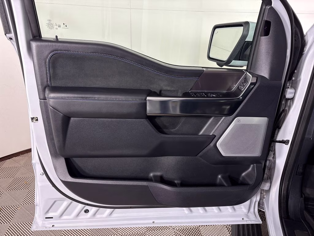 2025 Space White Metallic Ford F-150 Platinum 4X4 Truck