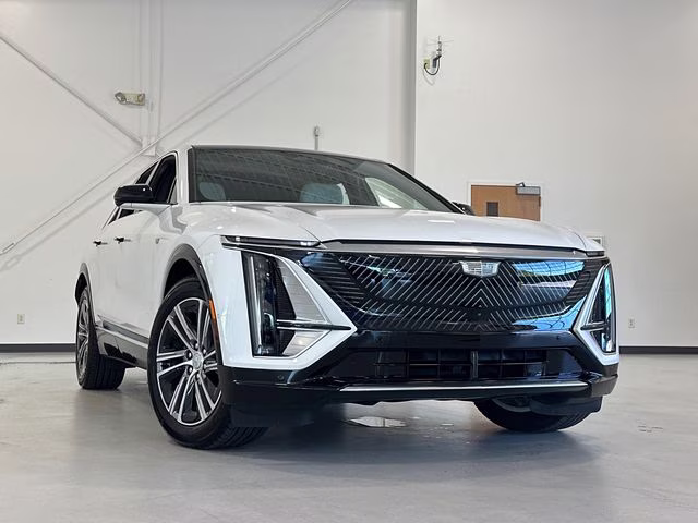 2025 Crystal White Tricoat Cadillac LYRIQ Luxury RWD SUV
