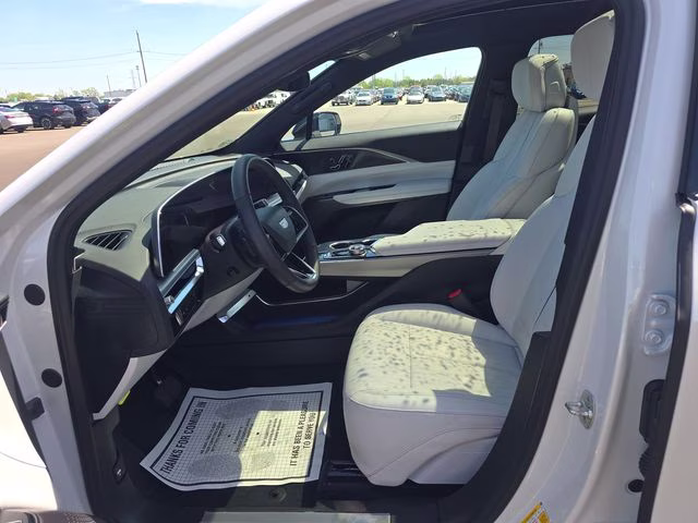 2025 Crystal White Tricoat Cadillac LYRIQ Luxury RWD SUV
