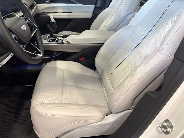 2025 Crystal White Tricoat Cadillac LYRIQ Luxury RWD SUV