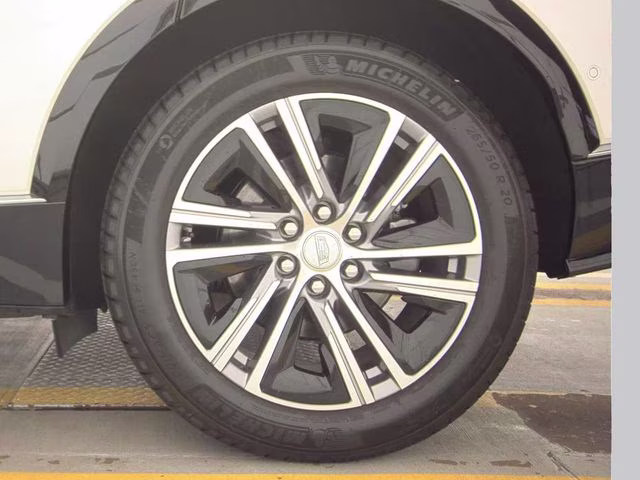 2025 Crystal White Tricoat Cadillac LYRIQ Luxury RWD SUV