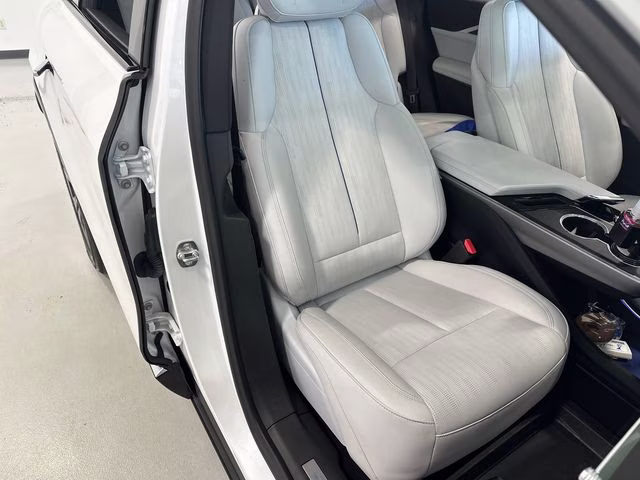 2025 Crystal White Tricoat Cadillac LYRIQ Luxury RWD SUV