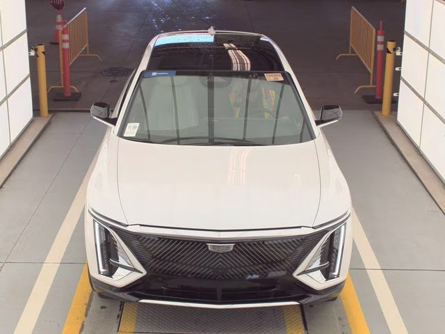 2025 Crystal White Tricoat Cadillac LYRIQ Luxury RWD SUV