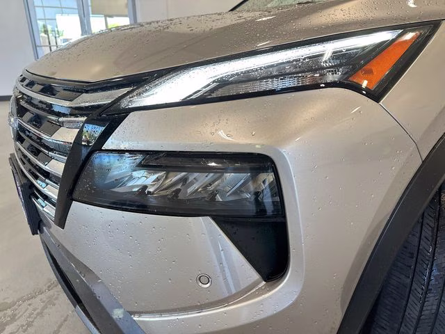 2024 Champagne Silver Metallic Nissan Rogue SL AWD SUV
