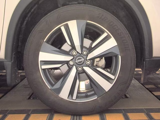 2024 Champagne Silver Metallic Nissan Rogue SL AWD SUV