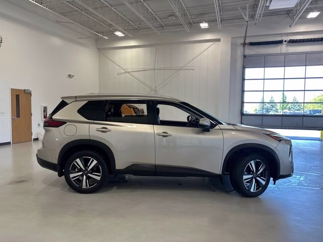 2024 Champagne Silver Metallic Nissan Rogue SL AWD SUV