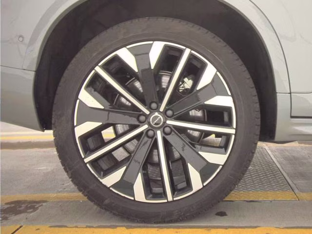 2025 Gray Volvo XC90 B6 Plus 7-Seater AWD SUV