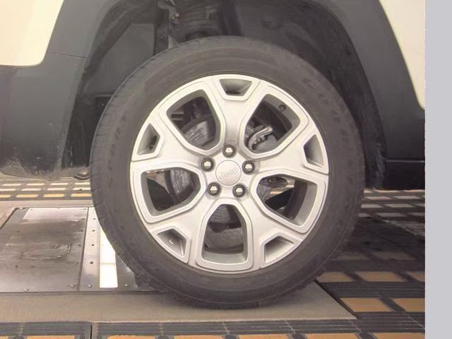 2022 Alpine White Clearcoat Jeep Renegade Limited 4X4 SUV