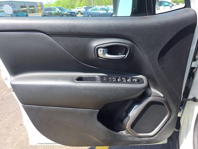 2022 Alpine White Clearcoat Jeep Renegade Limited 4X4 SUV