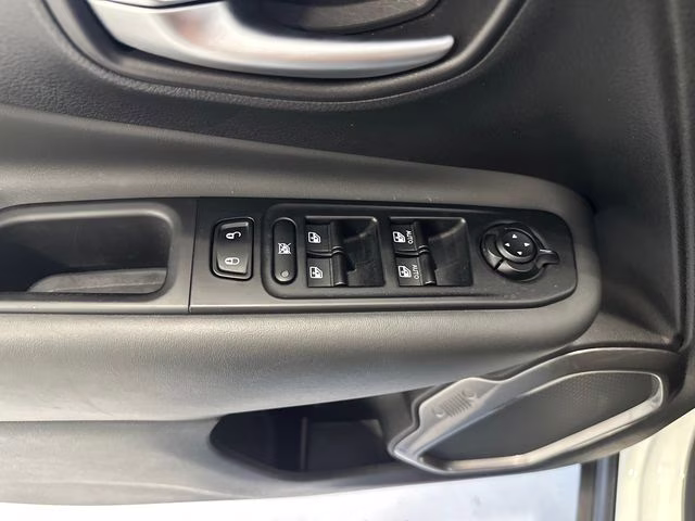 2022 Alpine White Clearcoat Jeep Renegade Limited 4X4 SUV