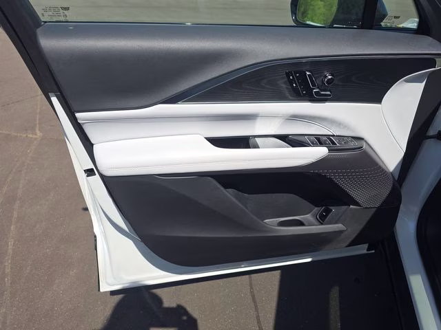 2025 Crystal White Tricoat Cadillac LYRIQ Luxury RWD SUV