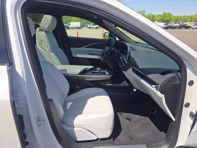 2025 Crystal White Tricoat Cadillac LYRIQ Luxury RWD SUV