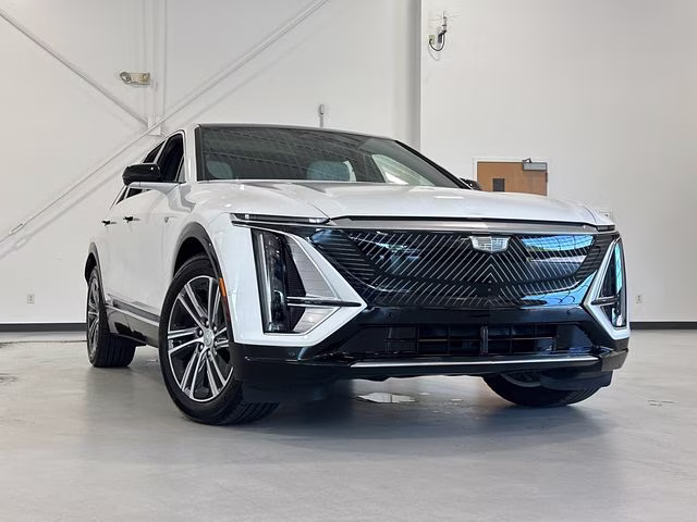 2025 Crystal White Tricoat Cadillac LYRIQ Luxury RWD SUV