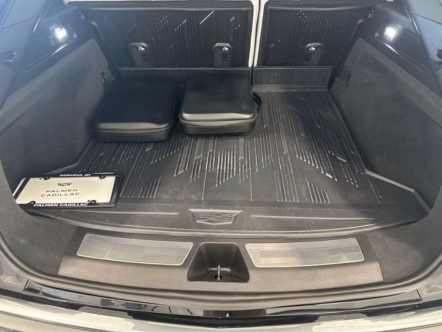 2025 Crystal White Tricoat Cadillac LYRIQ Luxury RWD SUV