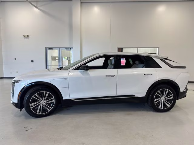 2025 Crystal White Tricoat Cadillac LYRIQ Luxury RWD SUV