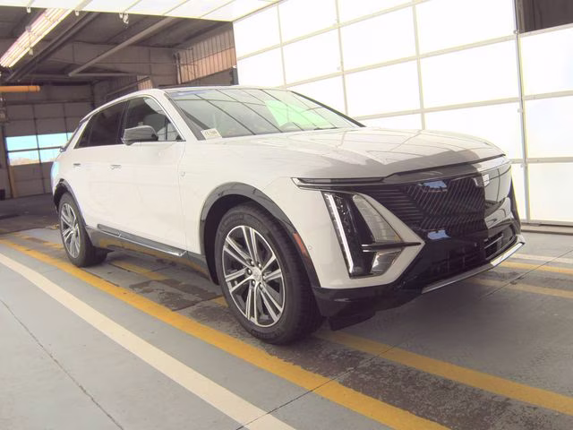 2025 Crystal White Tricoat Cadillac LYRIQ Luxury RWD SUV