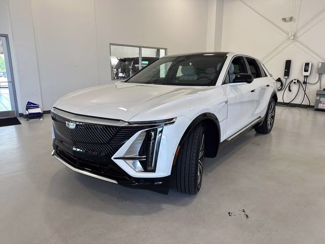 2025 Crystal White Tricoat Cadillac LYRIQ Luxury RWD SUV