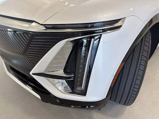 2025 Crystal White Tricoat Cadillac LYRIQ Luxury RWD SUV