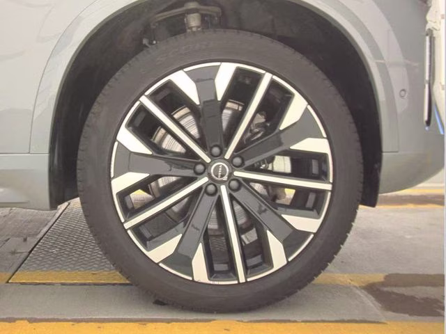 2025 Gray Volvo XC90 B6 Plus 7-Seater AWD SUV