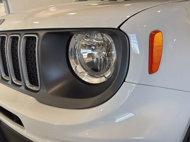 2022 Alpine White Clearcoat Jeep Renegade Limited 4X4 SUV