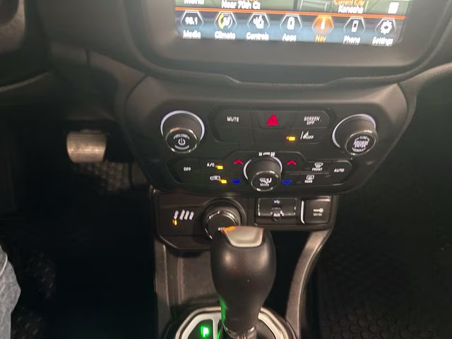 2022 Alpine White Clearcoat Jeep Renegade Limited 4X4 SUV
