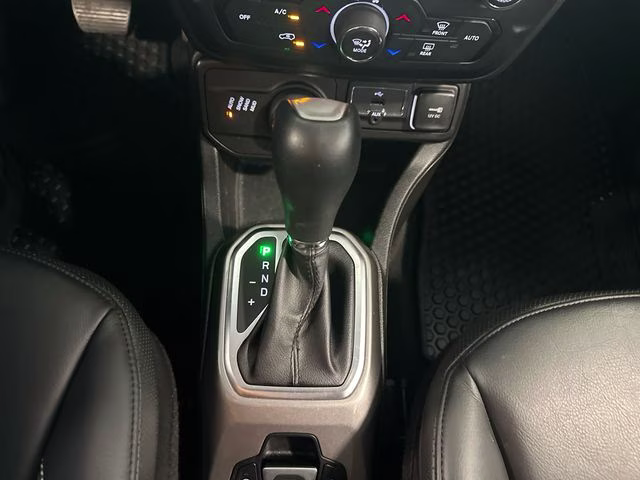 2022 Alpine White Clearcoat Jeep Renegade Limited 4X4 SUV
