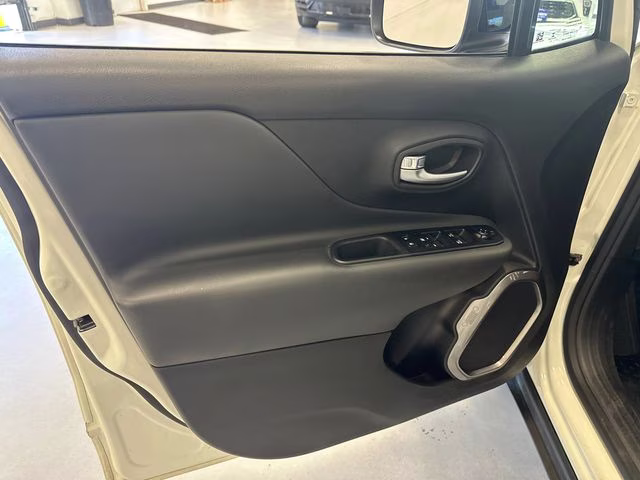 2022 Alpine White Clearcoat Jeep Renegade Limited 4X4 SUV