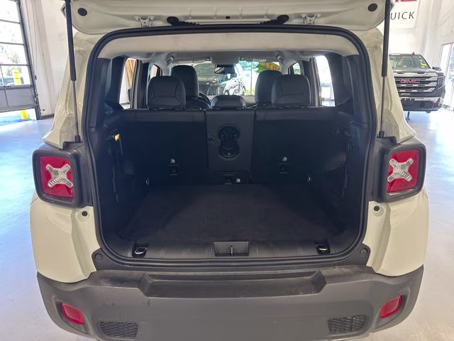 2022 Alpine White Clearcoat Jeep Renegade Limited 4X4 SUV