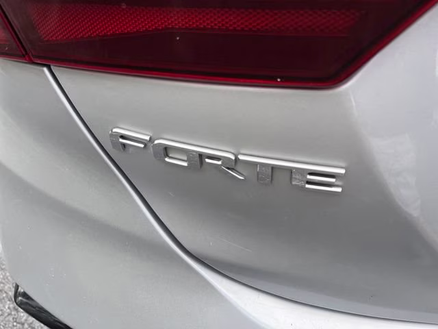 2019 Silky Silver Kia Forte LXS FWD Sedan