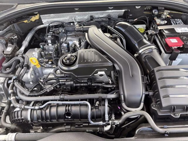 2023 Platinum Gray Metallic Volkswagen Jetta 1.5T SE FWD Sedan