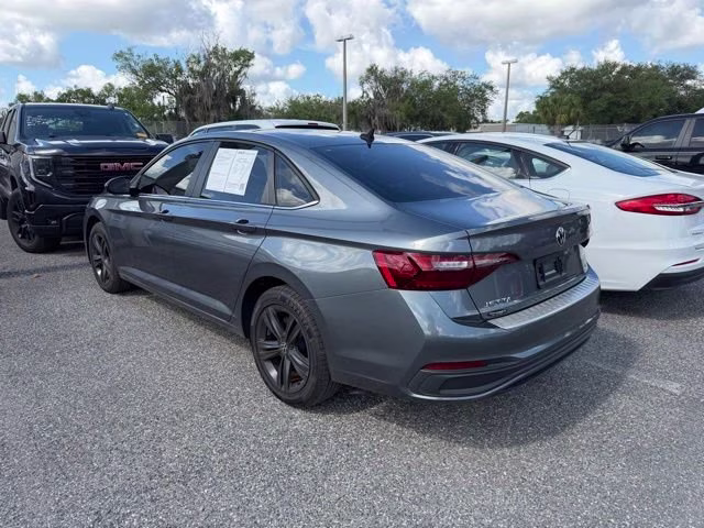 2023 Platinum Gray Metallic Volkswagen Jetta 1.5T SE FWD Sedan