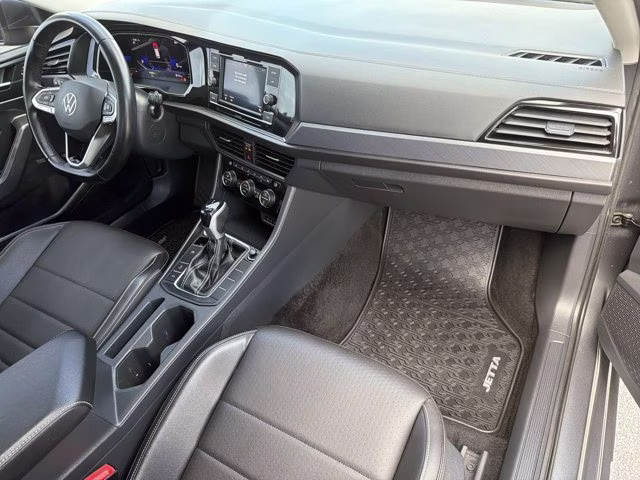 2023 Platinum Gray Metallic Volkswagen Jetta 1.5T SE FWD Sedan