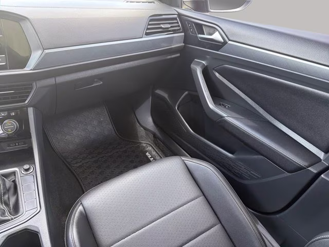 2023 Platinum Gray Metallic Volkswagen Jetta 1.5T SE FWD Sedan