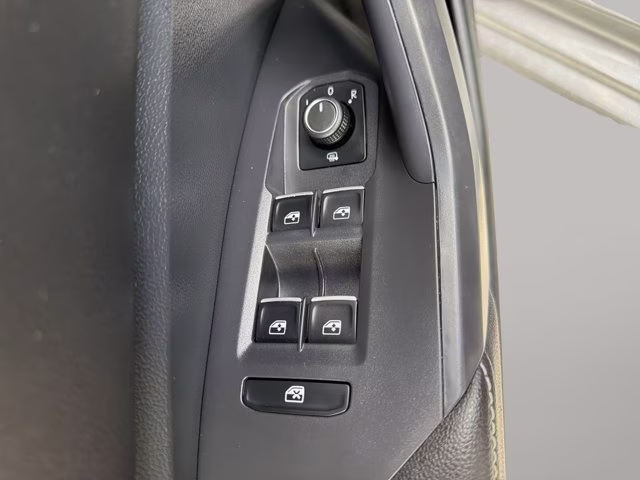 2023 Platinum Gray Metallic Volkswagen Jetta 1.5T SE FWD Sedan
