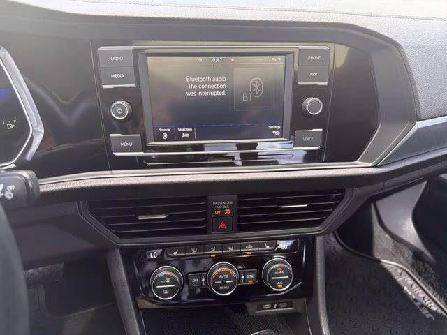 2023 Platinum Gray Metallic Volkswagen Jetta 1.5T SE FWD Sedan