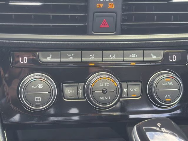 2023 Platinum Gray Metallic Volkswagen Jetta 1.5T SE FWD Sedan