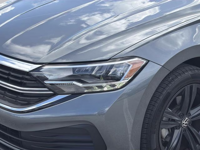 2023 Platinum Gray Metallic Volkswagen Jetta 1.5T SE FWD Sedan