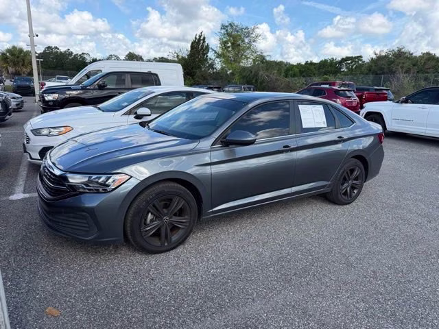 2023 Platinum Gray Metallic Volkswagen Jetta 1.5T SE FWD Sedan