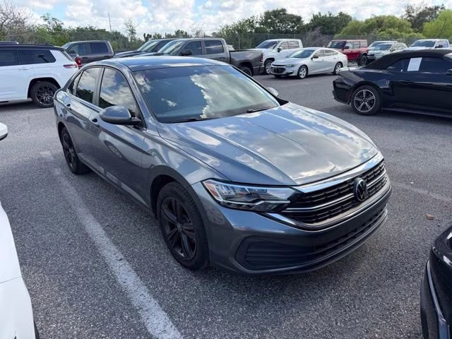 2023 Platinum Gray Metallic Volkswagen Jetta 1.5T SE FWD Sedan