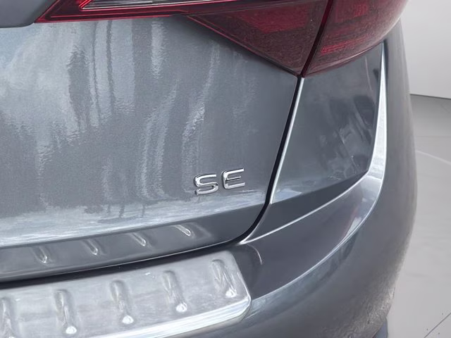 2023 Platinum Gray Metallic Volkswagen Jetta 1.5T SE FWD Sedan