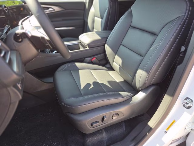 2026 Summit White Chevrolet Traverse LT AWD SUV