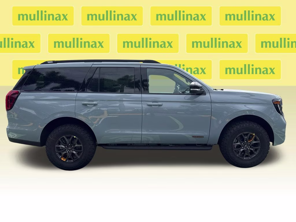 2026 Glacier Gray Metallic Tri-Coat Ford Expedition Tremor 4X4 SUV