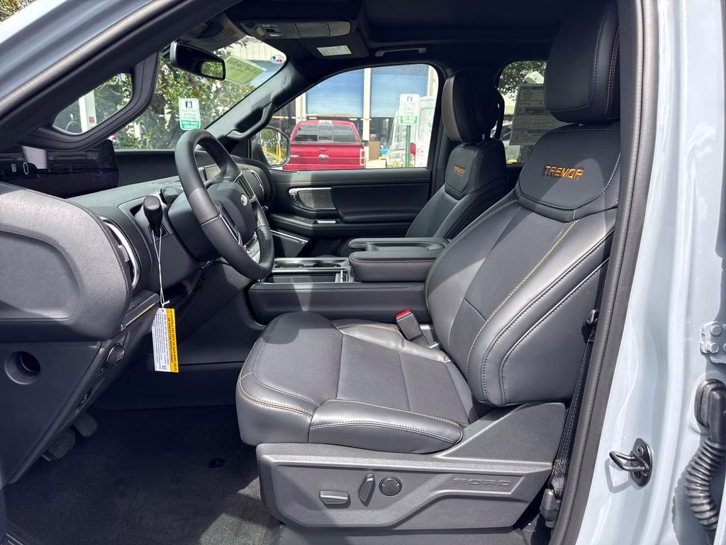 2026 Glacier Gray Metallic Tri-Coat Ford Expedition Tremor 4X4 SUV