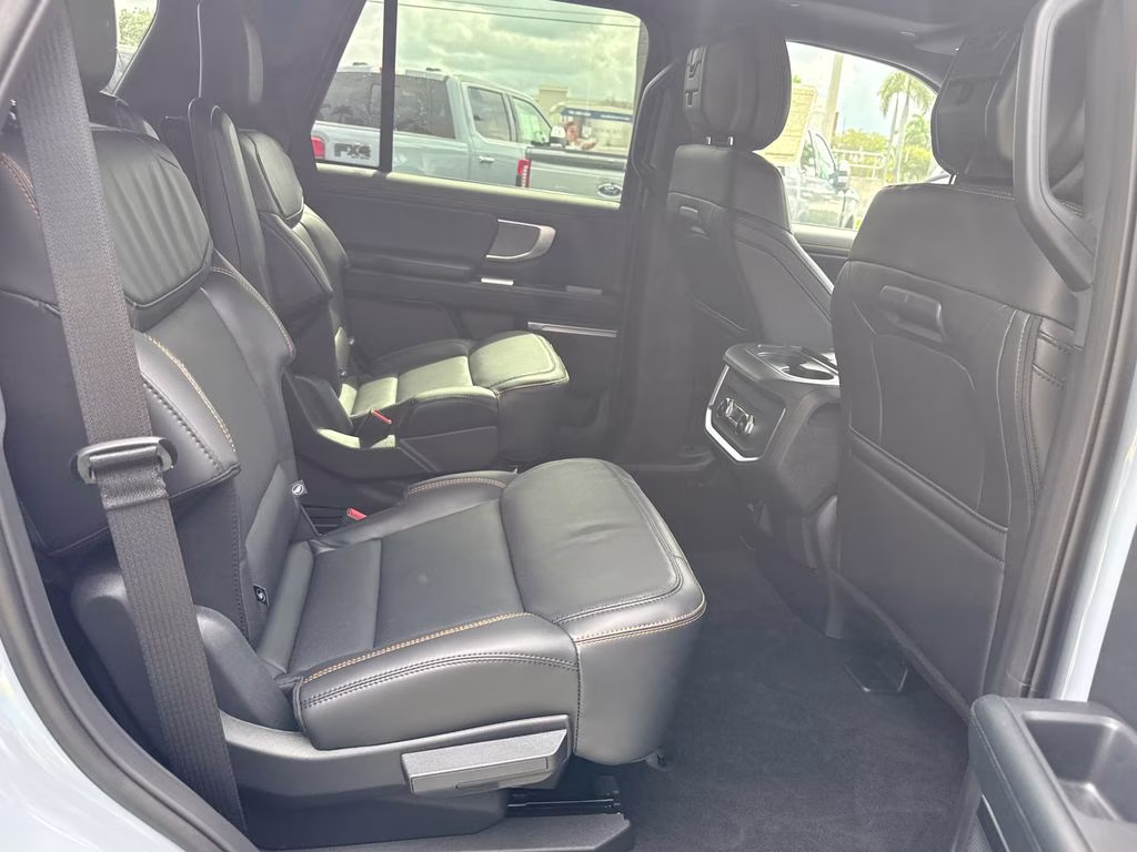 2026 Glacier Gray Metallic Tri-Coat Ford Expedition Tremor 4X4 SUV