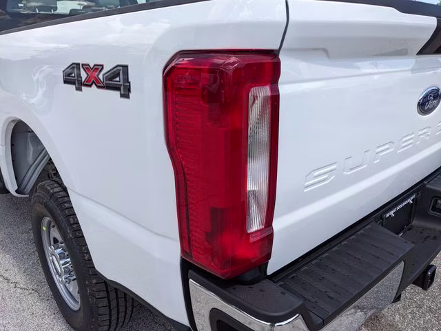 2026 Oxford White Ford Super Duty F-250 SRW XL 4X4 Truck