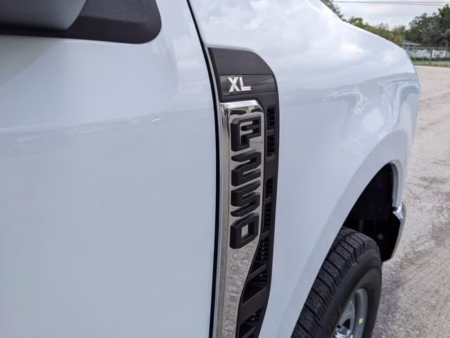 2026 Oxford White Ford Super Duty F-250 SRW XL 4X4 Truck