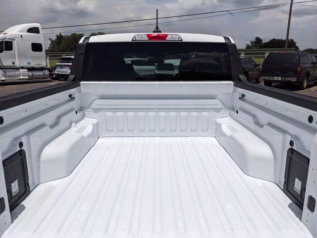 2026 Oxford White Ford Maverick XL FWD Truck